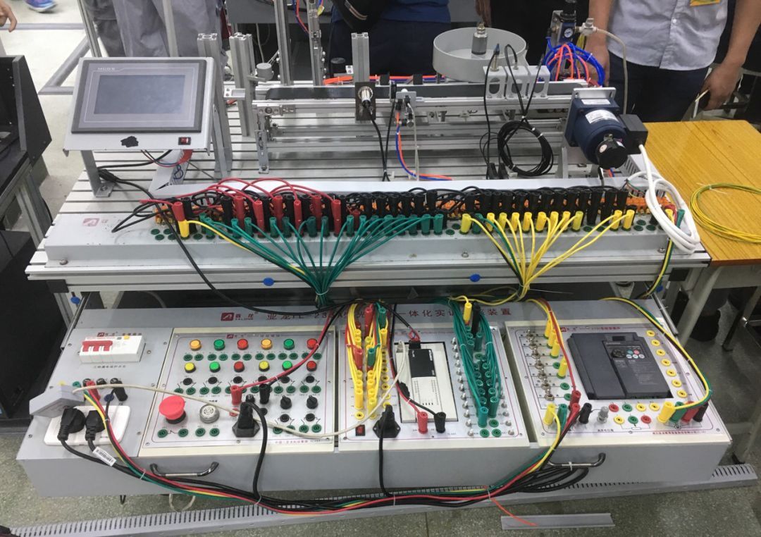 喜訊 我校師生參加機電一體化設備組裝與調(diào)試項目競賽刷新歷史最好成績